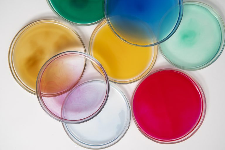 Investigadores de Singapur encuentran un nuevo método de reciclaje de plástico comestible