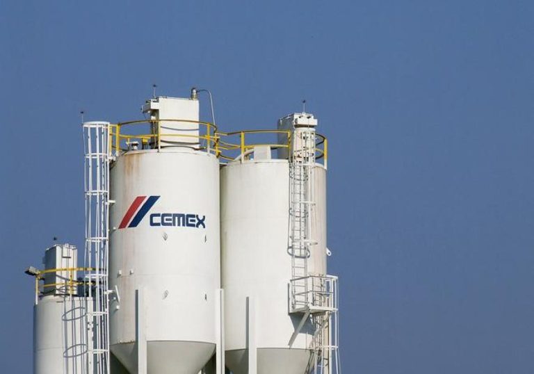 Semarnat calcula que Ternium y Cemex registran mayores emisiones que refinería